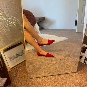 Bright red pointed toe flats, a sharp and chic look for work or going out!